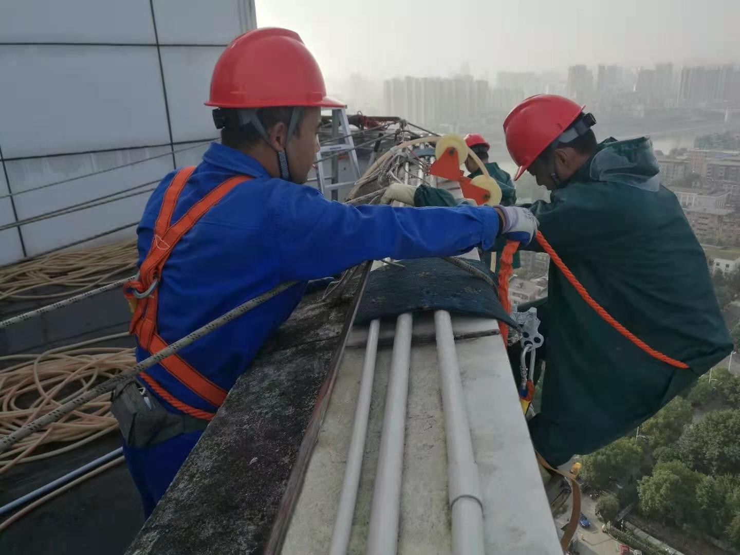 高空外墻清洗，瑞潔特“蜘蛛人”在勇敢前行